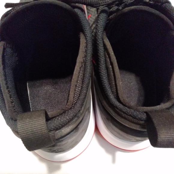 Labron James "Witness"  size 11 black and red basketball shoe - Picture 4 of 7